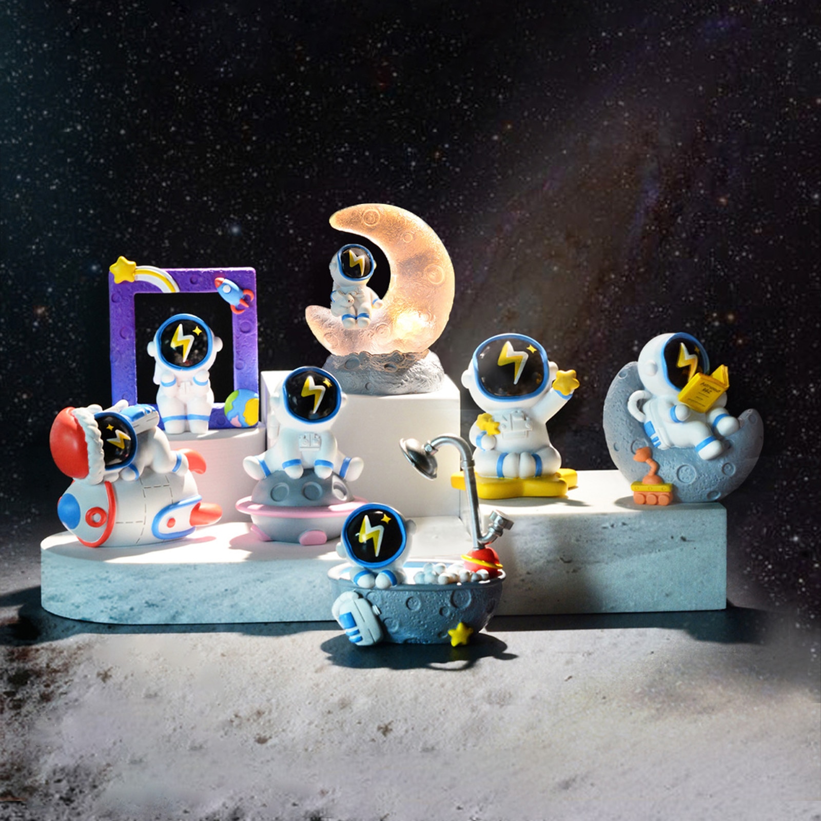 Spaceman Blind Box Toy Resin Astronaut Model Space Gift Desktop Decoration Astronaut  Miniature Statue for Party Gift Home Decor